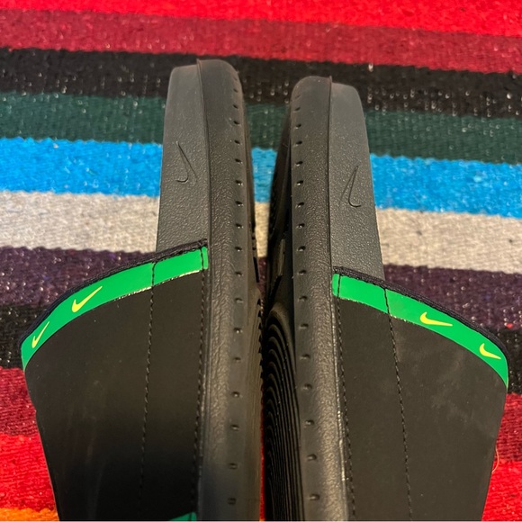 Nike Oregon ducks Slides Slip Ons Mens 7.5 women’s 9 - Picture 15 of 16